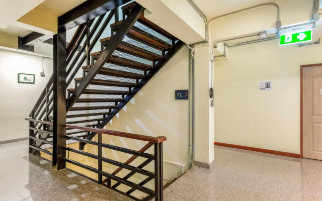 OYO 928 Leaf Hostel