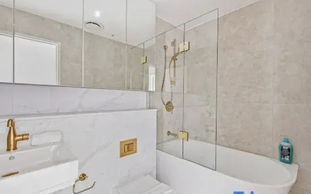 Stylish 2BR Apt with Views Near Parramatta