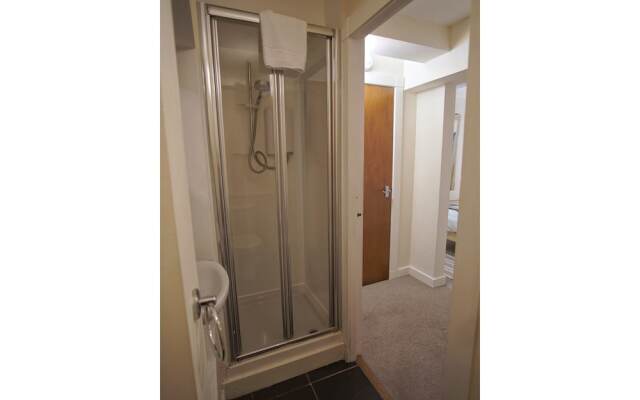 Bright, Spacious Old Town Flat for 6