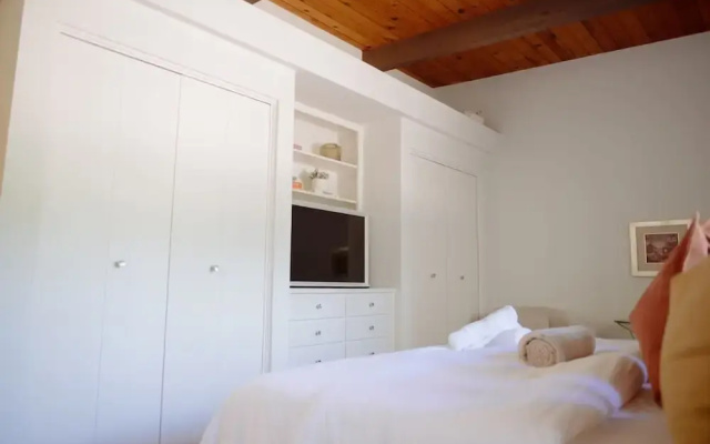 Zen Mountain Getaway w a Pool Hot Tub 5 Beds