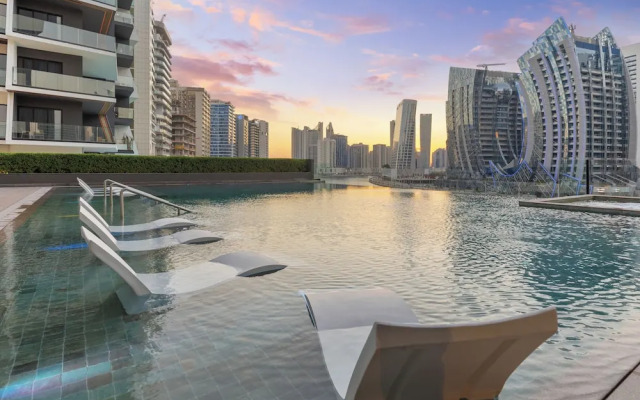 Waves - Premium Studio Stay in the He