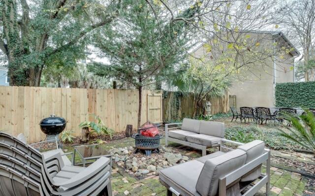 Comfortable Escape 2BR Historic Downtown