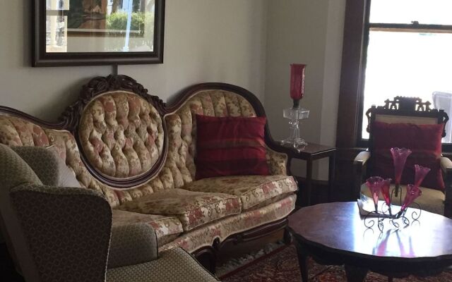 Green Oaks Bed and Breakfast