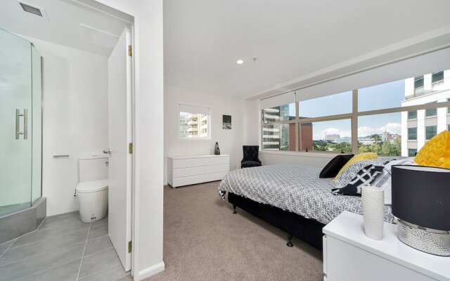 Central 12th floor Apt Harbour Views