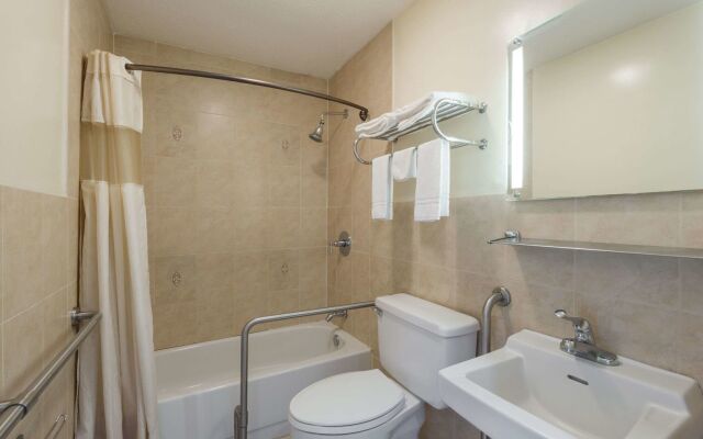 Colonial Inn Seekonk