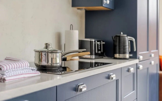 Stylish 5BD Townhouse in Leamington Spa