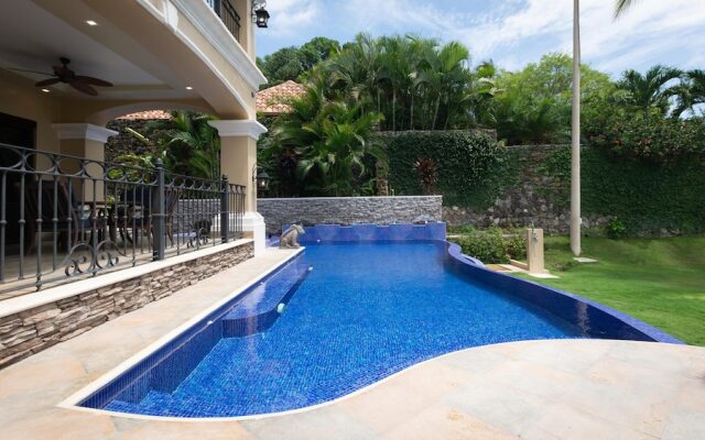 Stunning beachfront Flamingo mansion with incomparable ocean setting
