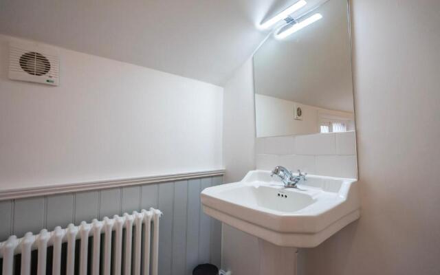 6 Monkbar Court