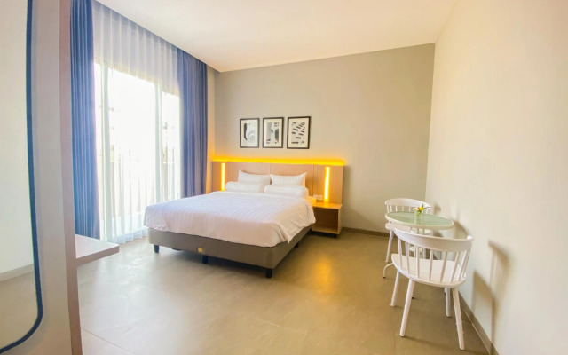 Front One King Hotel Tuban