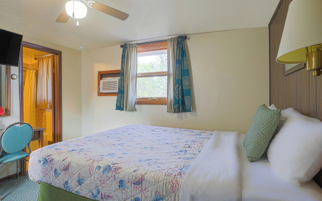 Love Hotels Silver Street by OYO at Hurley WI