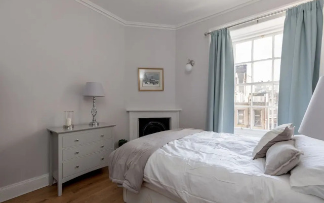 JOIVY Glamorous 3-Bed Flat Near City Centre