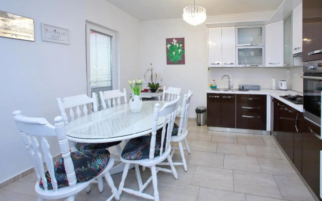 Apartment Mira