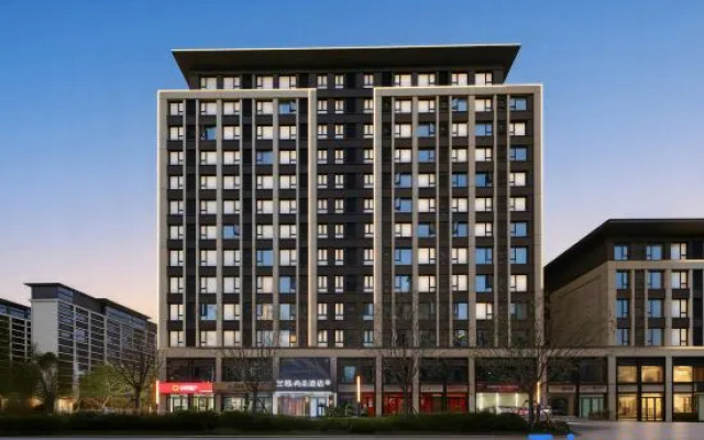 LANOU Shangpin Hotel (Luoyang Peony Square Zhoushan Avenue) — 3-star hotel in Luoyang