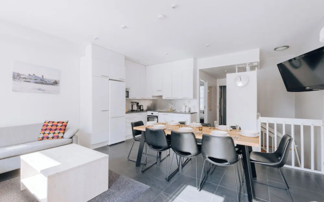 Spacious 3BR Apt. with Sauna