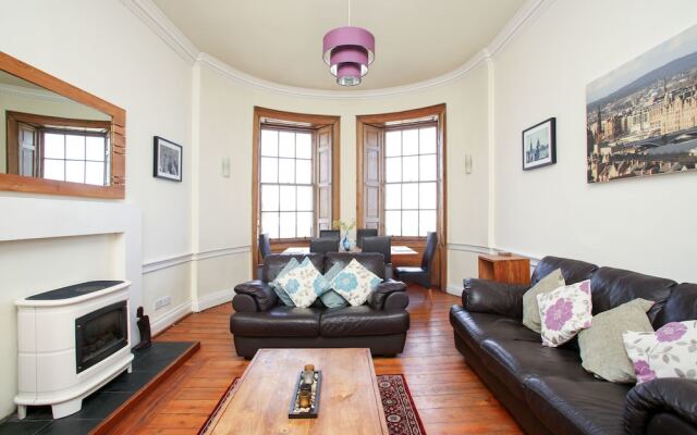 3 Bedroom Flat In Edinburgh City Centre