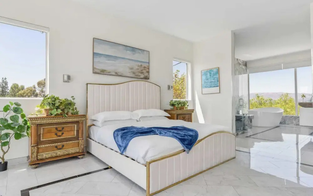 Luxe LA Escape w/ Pool, Views & Game Room Alta Vista Estate by Avantstay