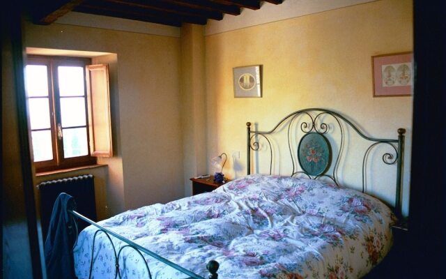 4-bed, Sleeps 8, Pets, Free Parking