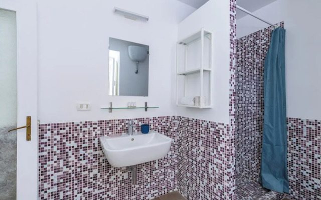 Romantic Place with Pines, cats and Stunning view