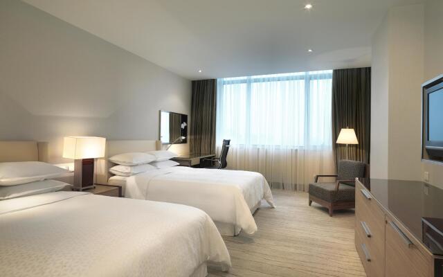 Four Points by Sheraton Shanghai, Daning