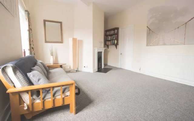 Three Bedroom Apartment Next To Pub