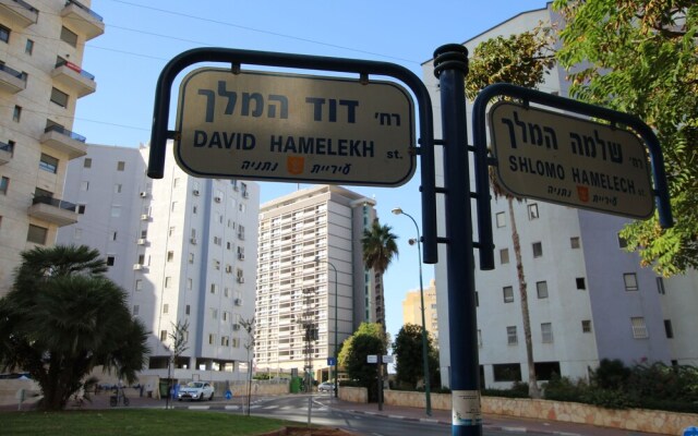 The Seasons King David apartment