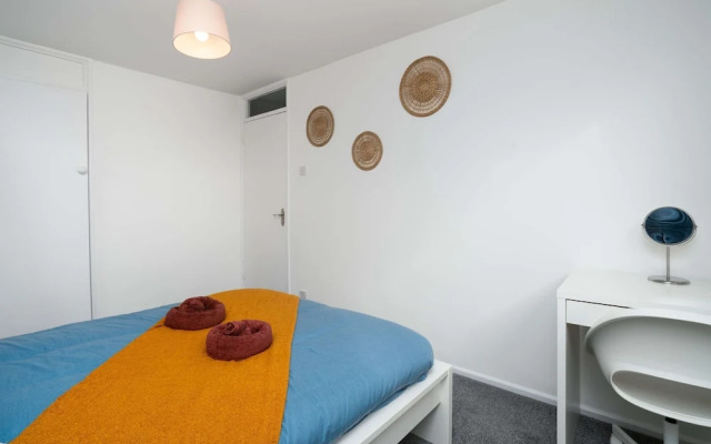 Spacious - 3 Bed - Free Parking