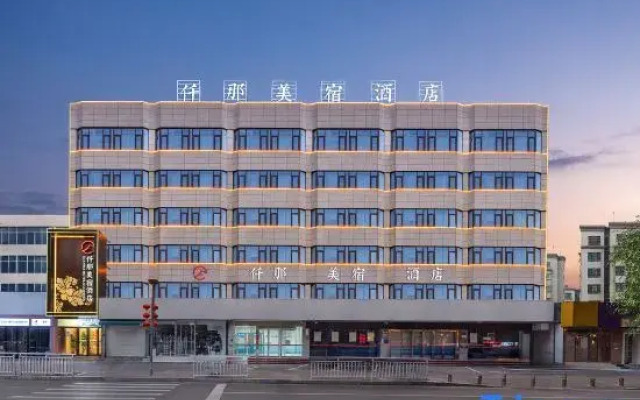 QIANNA HOTEL GLORIOUS（Luoyang Yingtianmen Xigong Xiaojie Store）