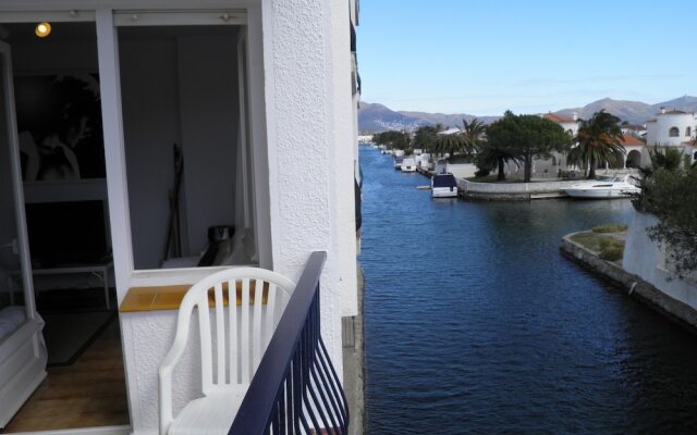 Blue Canal Apartment Ampuriabrava