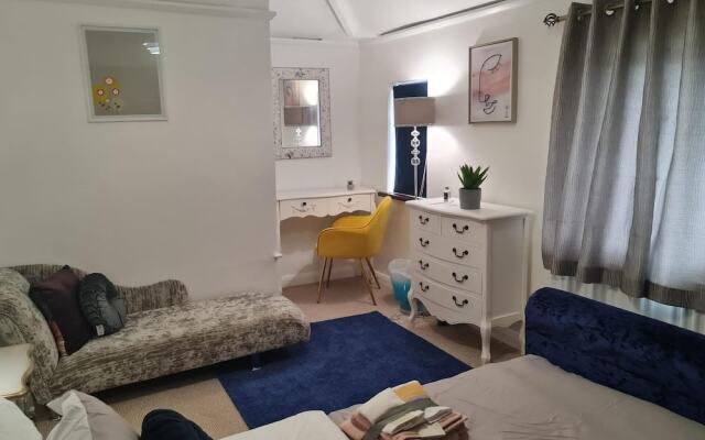 Immaculate 3-bed House in Middleton