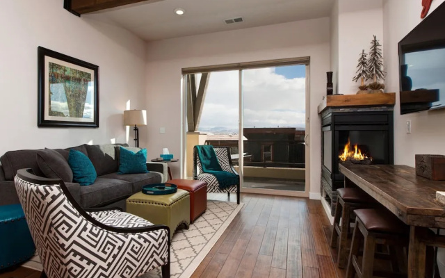 Two-Bedroom Townhome in Newpark Terrace by RedAwning