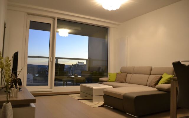 Panorama Apartment with Free Parking