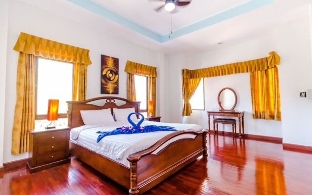 3 Bedrooms Pool Villa Walk to Patong
