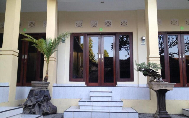 Sari Buana Bed & Breakfast