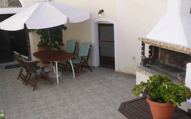 Iridanos Cave House