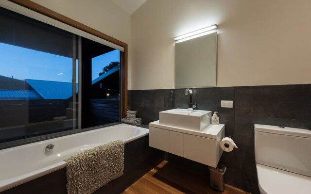 Otaha Beachfront Lodge by Touch of Spice