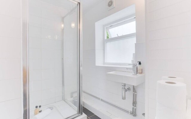 Cosy and Bright 2 Bed apt W/garden in Whitechapel