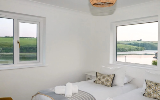 Newquay Tamarisk Lodge on the Gannel