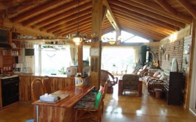 Yangpyeong Dalbichi Meomuneunjip