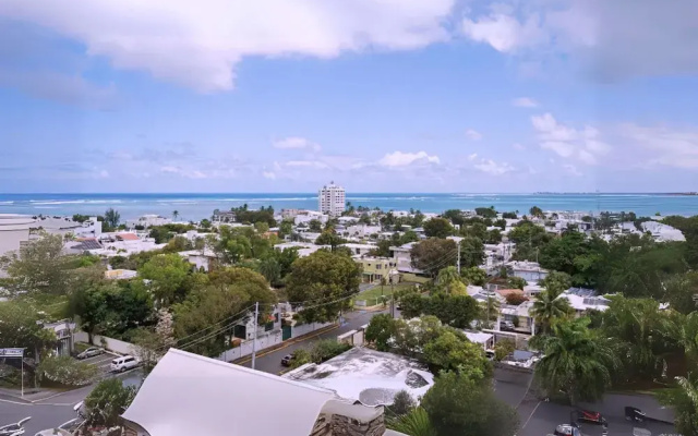 Waterside Flat With Garage and Easy Beach Access