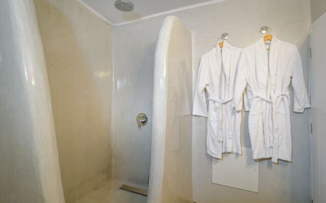 Amoramelia Suites