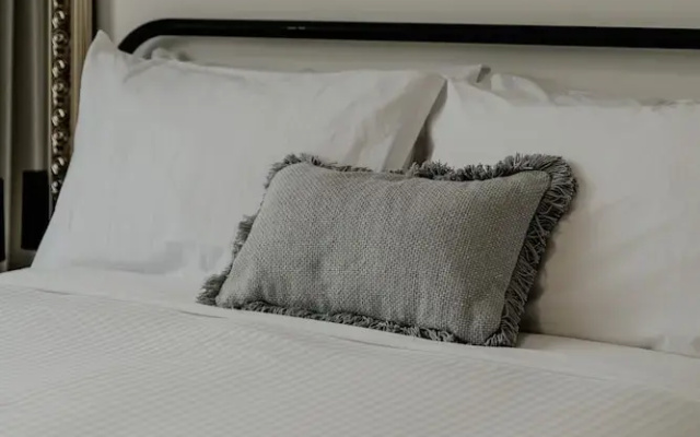Peaceful 1-bed Apartment Close to Lonsdale St