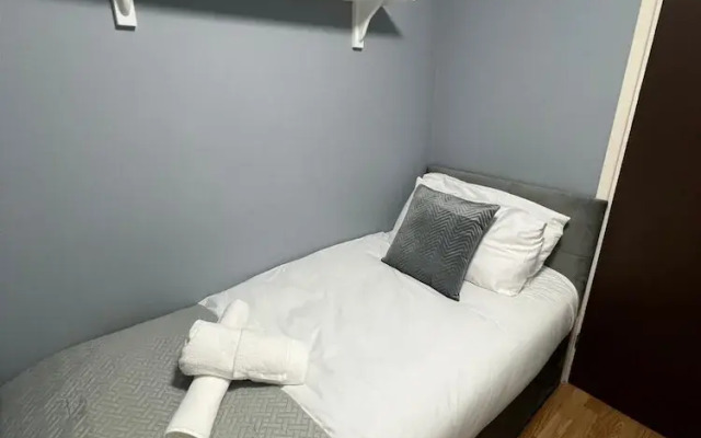 Charming Close Retreat in Grays