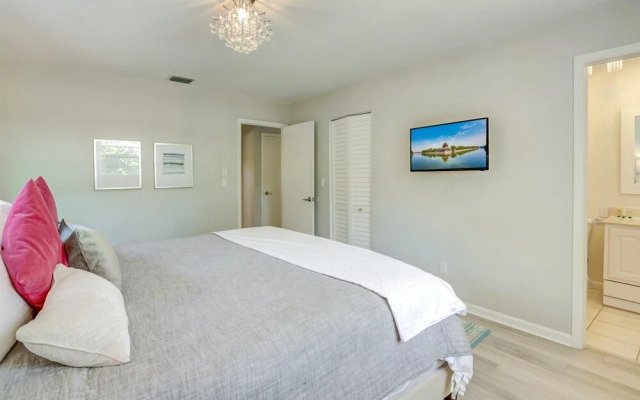 Woodridge - Private & Sanitized, Perfect for Social Distancing & Working From Home. Private Pool, Pet Friendly. Discounted During Pandemic. Super-host Support