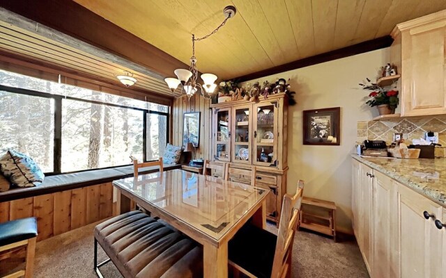 Spacious 2 Bedroom Condo Great For Friends and Families! Free Village Gondola Ride! by RedAwning