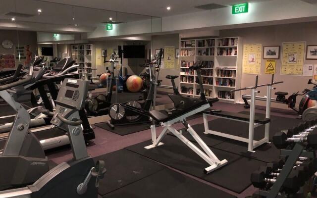 Apt Walking Distance to MCG & Epworth Hospital