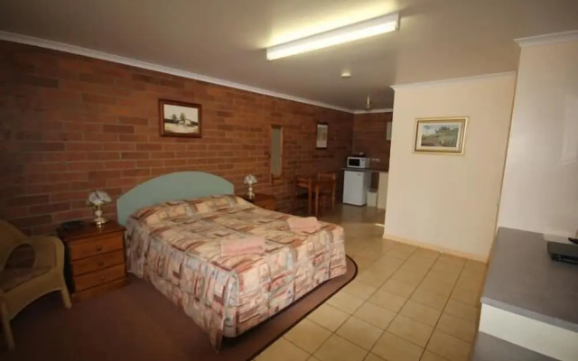 Rubyvale Motel & Holiday Units - An Adults Only Getaway