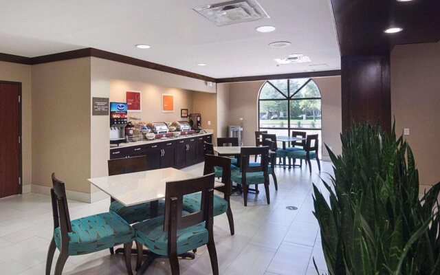 Comfort Suites Houston West at Clay Road