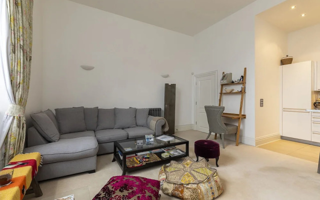 Light & Spacious 1 bed by Battersea Park Sleeps 4