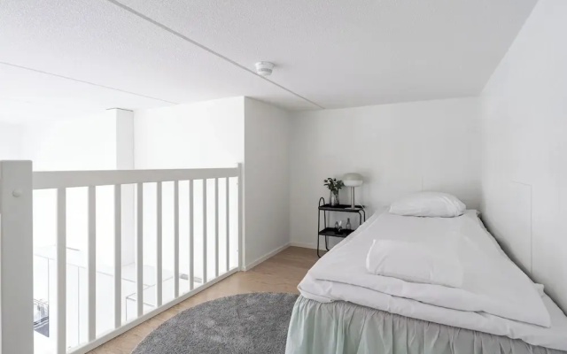 3BR Modern Loft Penthouse with Sauna & Parking