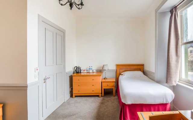 Clovenfords Hotel
